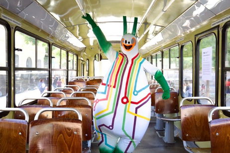 Así es como la extravagante mascota del autobús de Sabadell ha alcanzado fama internacional Así es como la extravagante mascota del autobús de Sabadell ha alcanzado fama internacional