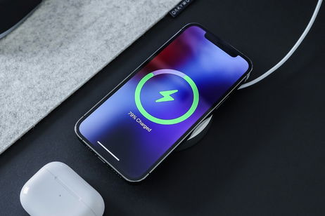 Apple ha agregado sin decírselo a nadie la carga Qi2 en el iPhone 12